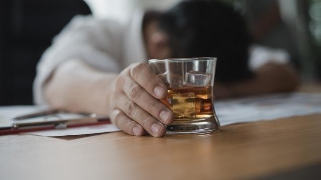 Licenciement pour consommation d'alcool au travail : comment procéder ?