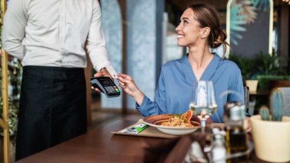 illustration pour L'utilisation des tickets-restaurant : plafond, produits alimentaires, jours fériés...