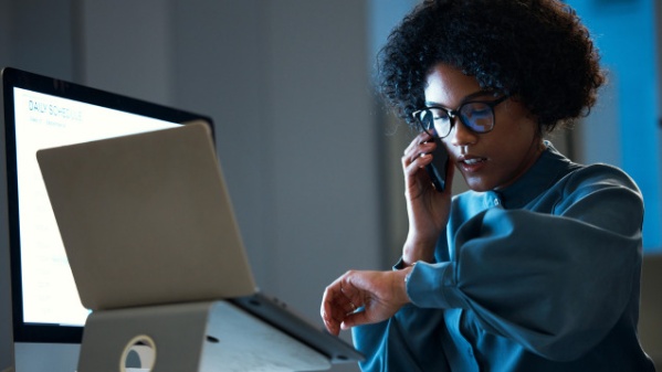 illustration pour Heures supplémentaires : définition, calcul, majoration et rémunération