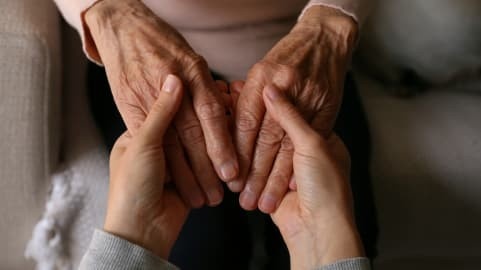 illustration pour Alzheimer et curatelle : quand une mesure de protection est-elle justifiée ?