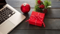 illustration Recevoir des bons d’achat et cadeaux de Noël de son entreprise : quelles sont les règles ?