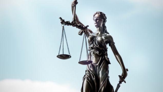 Harcèlement moral en entreprise : justice prudhommale ou justice pénale ?
